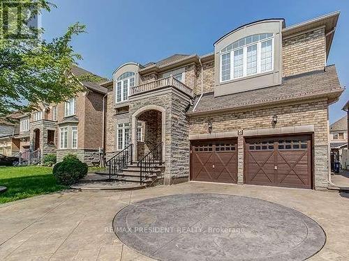 4 CAIRNBURG DRIVE  Brampton, ON L6P 1X3