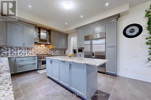 64 Chesney Crescent, Vaughan, ON - Indoor Photo Showing Kitchen With Upgraded Kitchen
