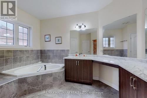 64 Chesney Crescent, Vaughan, ON - Indoor Photo Showing Bathroom