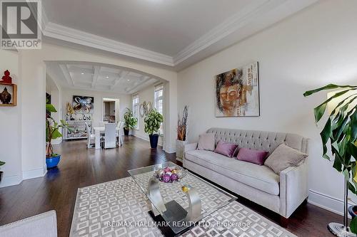 64 Chesney Crescent, Vaughan, ON - Indoor Photo Showing Living Room