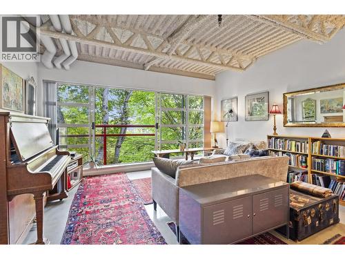 424 350 E 2ND AVENUE  Vancouver, BC V5T 4R8