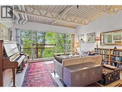 424 350 E 2ND AVENUE  Vancouver, BC V5T 4R8