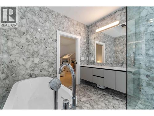 5651 Walton Road, Richmond, BC - Indoor Photo Showing Bathroom