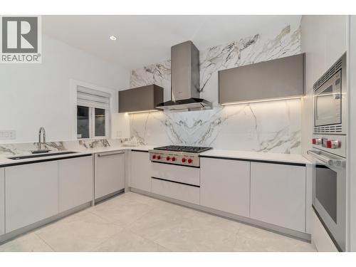 5651 Walton Road, Richmond, BC - Indoor Photo Showing Kitchen