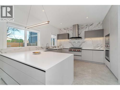 5651 Walton Road, Richmond, BC - Indoor Photo Showing Kitchen With Upgraded Kitchen