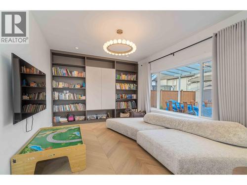 5651 Walton Road, Richmond, BC - Indoor