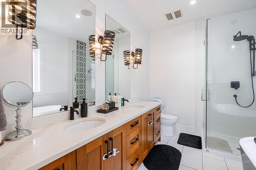 23091 134 Loop, Maple Ridge, BC - Indoor Photo Showing Bathroom
