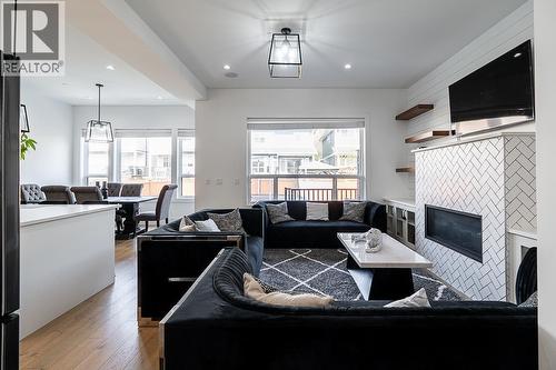 23091 134 Loop, Maple Ridge, BC - Indoor Photo Showing Other Room