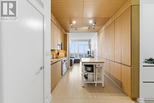 3916 - 15 Iceboat Terrace, Toronto, ON - Indoor Photo Showing Kitchen