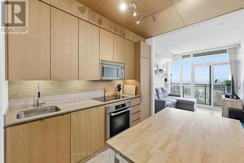 3916 - 15 Iceboat Terrace, Toronto, ON - Indoor Photo Showing Kitchen