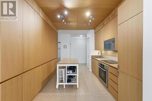 3916 - 15 Iceboat Terrace, Toronto, ON - Indoor Photo Showing Kitchen