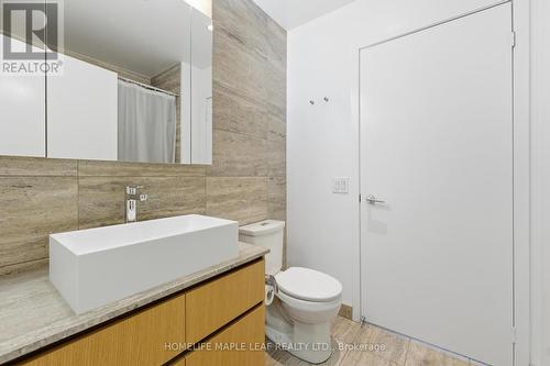 3916 - 15 Iceboat Terrace, Toronto, ON - Indoor Photo Showing Bathroom