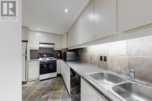 76 Silver Fox Place, Vaughan, ON - Indoor Photo Showing Kitchen