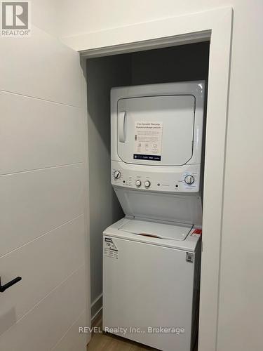 6129 Curlin Crescent, Niagara Falls (Forestview), ON - Indoor Photo Showing Laundry Room