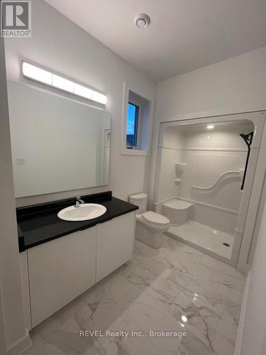 6129 Curlin Crescent, Niagara Falls (Forestview), ON - Indoor Photo Showing Bathroom