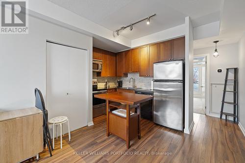 505 - 30 Canterbury Place, Toronto, ON - Indoor Photo Showing Kitchen