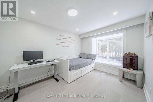 14 Amarillo Drive, Toronto, ON - Indoor