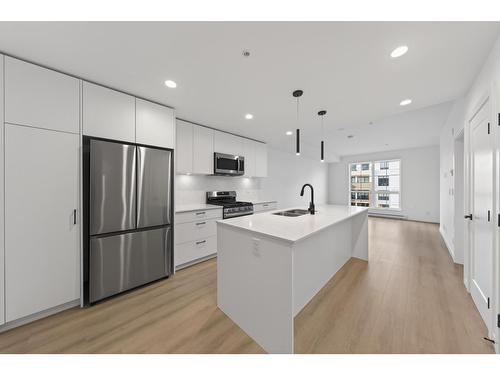 305 20077 84 Avenue, Langley, BC - Indoor Photo Showing Kitchen With Stainless Steel Kitchen With Double Sink With Upgraded Kitchen