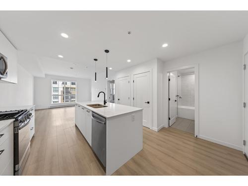305 20077 84 Avenue, Langley, BC - Indoor Photo Showing Kitchen With Upgraded Kitchen