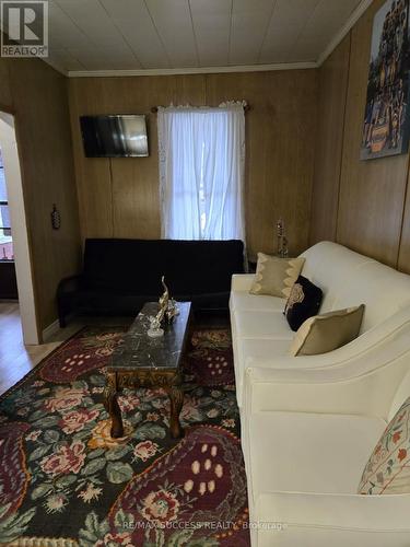 153 Barnesdale Avenue N, Hamilton, ON - Indoor