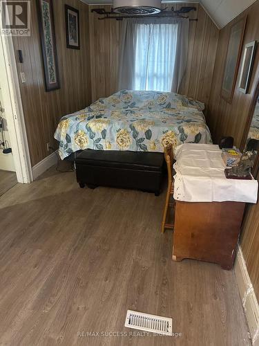 153 Barnesdale Avenue N, Hamilton, ON - Indoor Photo Showing Bedroom