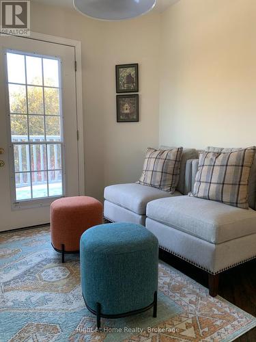 65 Slalom Gate Road, Collingwood, ON - Indoor Photo Showing Living Room