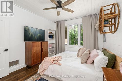 2698 Old Muskoka Road, Huntsville (Stephenson), ON - Indoor Photo Showing Bedroom