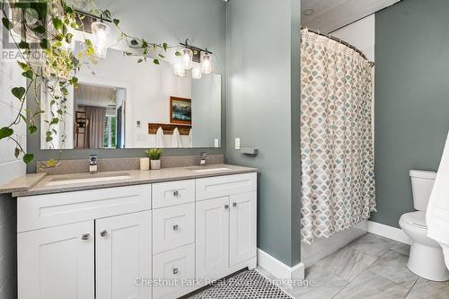 2698 Old Muskoka Road, Huntsville (Stephenson), ON - Indoor Photo Showing Bathroom
