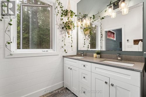 2698 Old Muskoka Road, Huntsville (Stephenson), ON - Indoor Photo Showing Bathroom