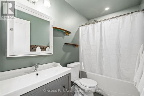 2698 Old Muskoka Road, Huntsville (Stephenson), ON - Indoor Photo Showing Bathroom