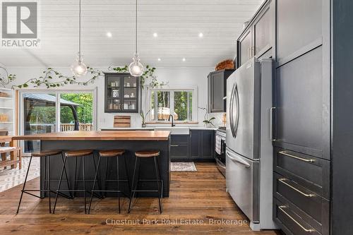 2698 Old Muskoka Road, Huntsville (Stephenson), ON - Indoor Photo Showing Kitchen With Upgraded Kitchen