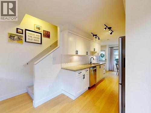 101 1672 E Pender Street, Vancouver, BC - Indoor Photo Showing Kitchen