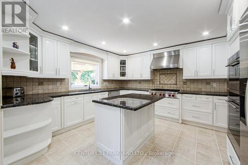 112 Strathearn Avenue, Richmond Hill, ON - Indoor Photo Showing Kitchen