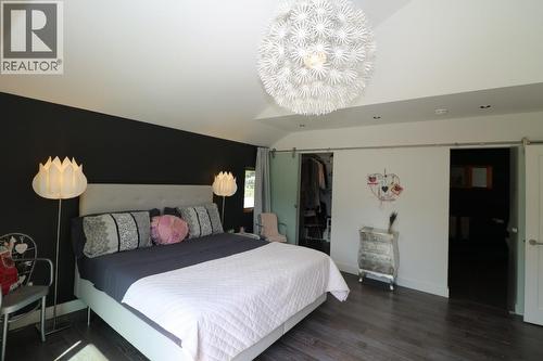 1529 Quartz Crescent, Golden, BC - Indoor Photo Showing Bedroom