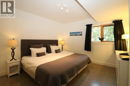 1529 Quartz Crescent, Golden, BC - Indoor Photo Showing Bedroom