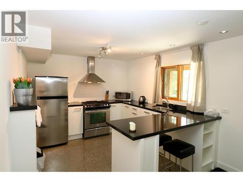 1529 Quartz Crescent, Golden, BC - Indoor Photo Showing Kitchen With Stainless Steel Kitchen