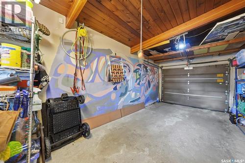 14 Yale Crescent, Saskatoon, SK - Indoor Photo Showing Garage