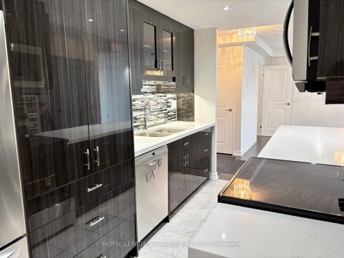 2007-812 Burnhamthorpe Road, Toronto, ON - Indoor Photo Showing Kitchen With Double Sink