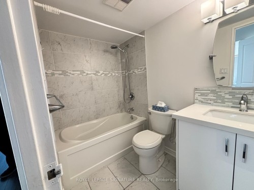 2007-812 Burnhamthorpe Road, Toronto, ON - Indoor Photo Showing Laundry Room