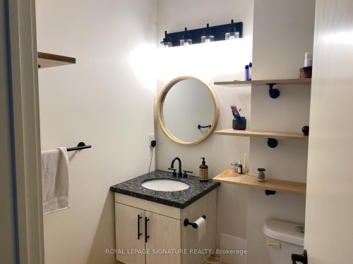202-200 Stinson Street, Hamilton, ON - Indoor Photo Showing Bathroom