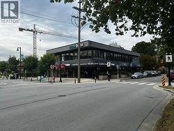 204 2227 MCALLISTER AVENUE  Coquitlam, BC V3C 2A9