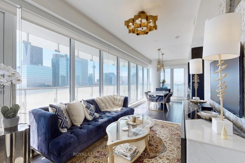 4409-197 Yonge Street, Toronto, ON - Indoor Photo Showing Living Room