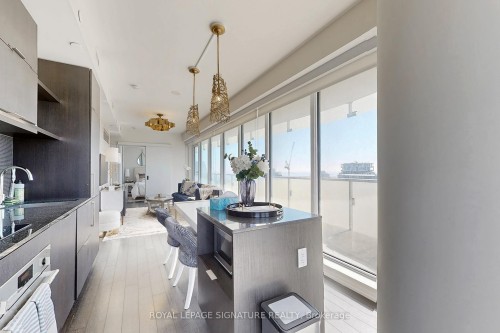 4409-197 Yonge Street, Toronto, ON - Indoor Photo Showing Kitchen