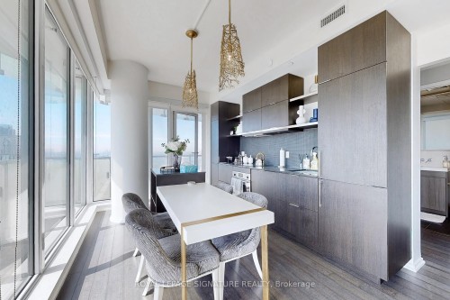 4409-197 Yonge Street, Toronto, ON - Indoor