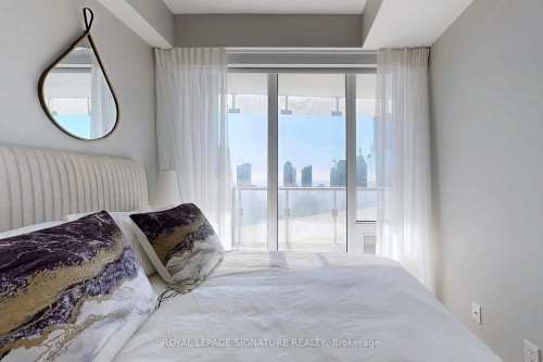 4409-197 Yonge Street, Toronto, ON - Indoor Photo Showing Bedroom