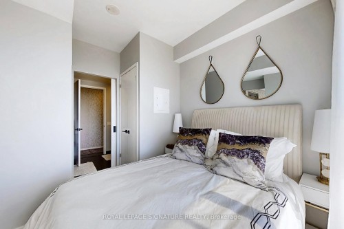 4409-197 Yonge Street, Toronto, ON - Indoor Photo Showing Bedroom