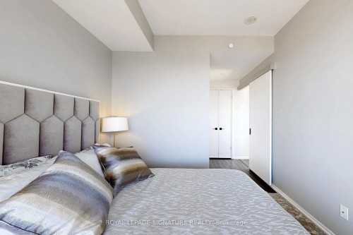 4409-197 Yonge Street, Toronto, ON - Indoor Photo Showing Bedroom