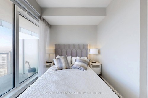 4409-197 Yonge Street, Toronto, ON - Indoor Photo Showing Bedroom