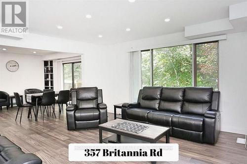 357 Britannia Road, Huntsville, ON - Indoor Photo Showing Living Room