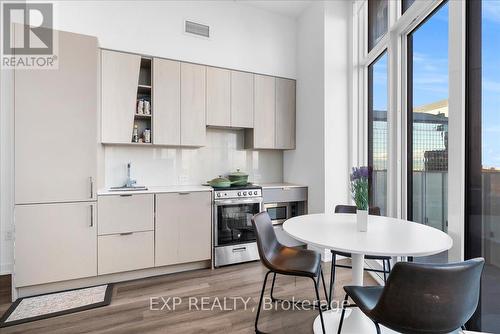 614 - 3883 Quartz Road, Mississauga, ON - Indoor Photo Showing Dining Room